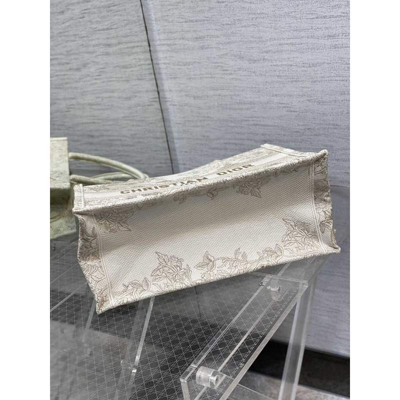 D*or toile de jouy embroidery white medium